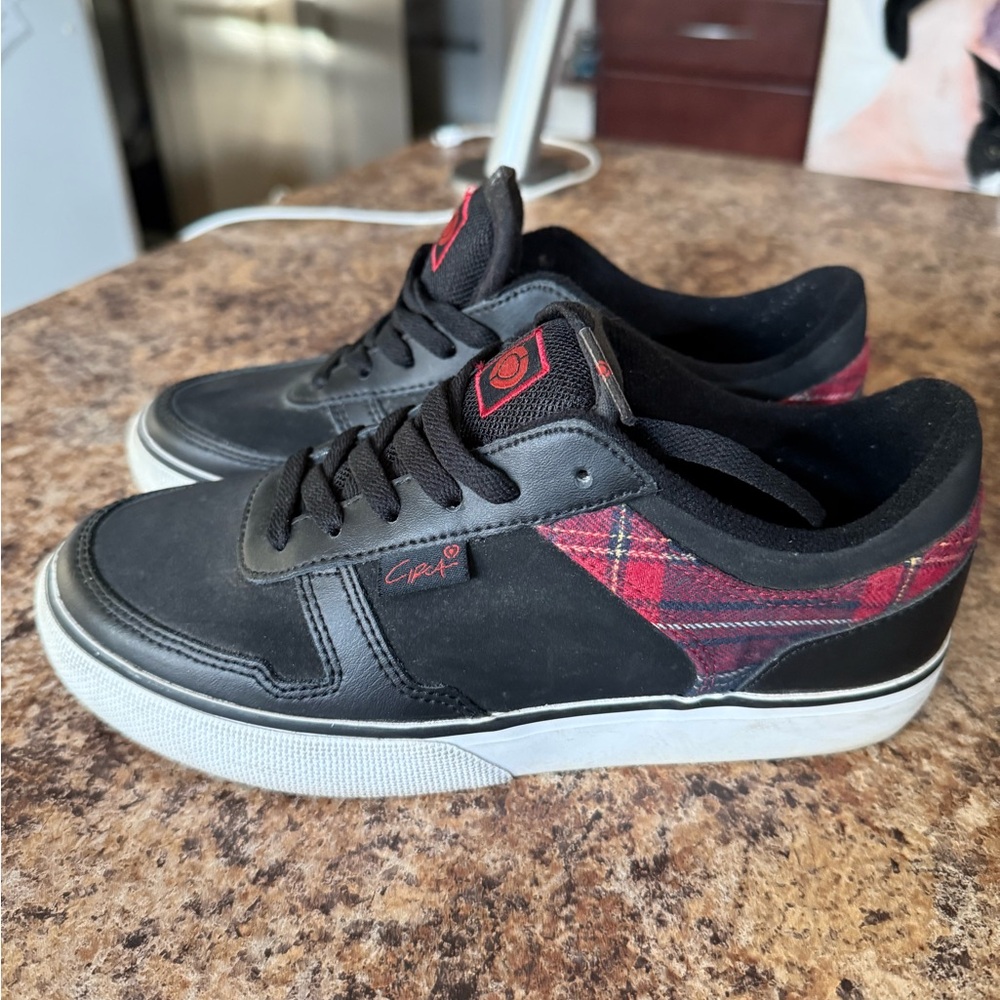 C1rca Skate Shoes, Size 7 (37.0)